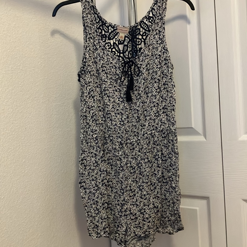 🌸 3/$15 EUC Cape juby romper - Picture 12 of 14